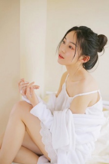亚洲精品久久区二区三区蜜桃臀